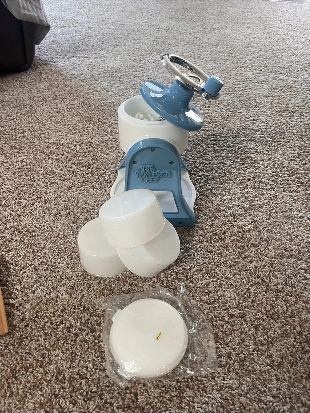 The Pampered Chef Blue & White Manual Ice Shaver